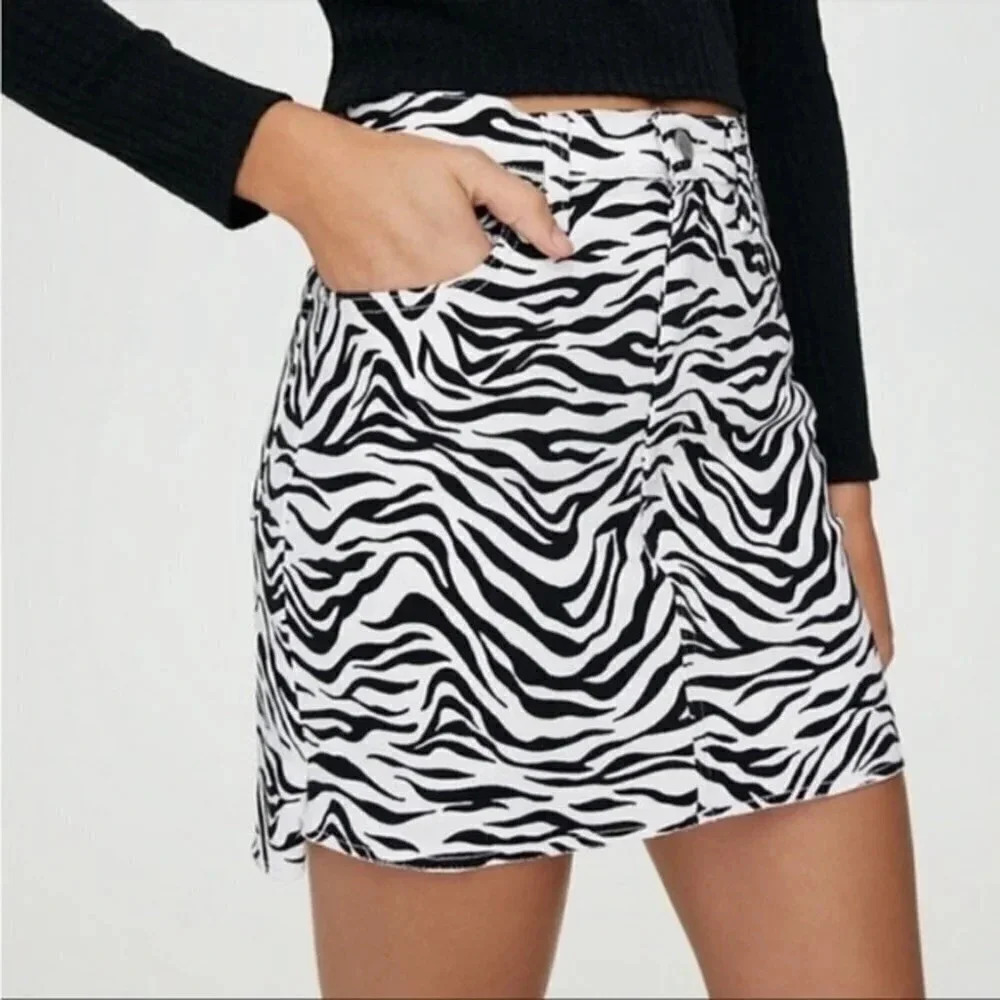 Aritzia | Wilfred zebra / animal print denim / Jean mini  skirt - Size Zero